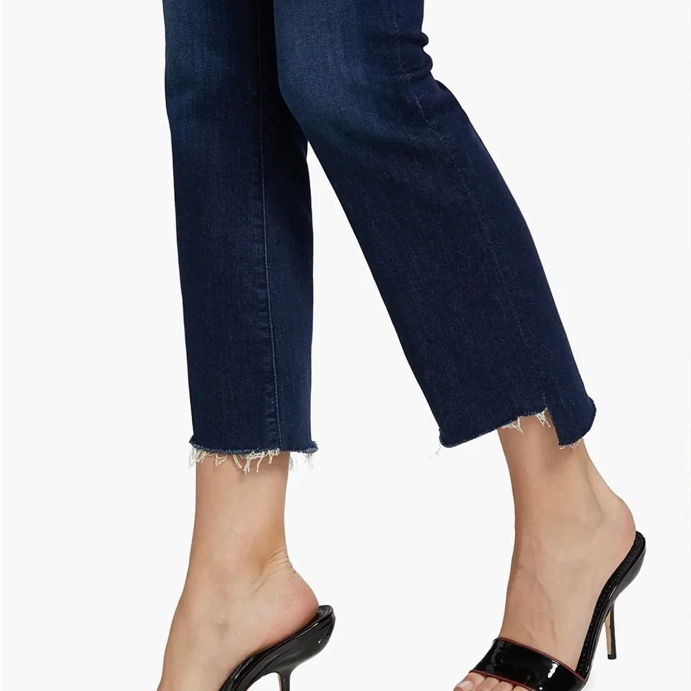 Mother
The Insider Crop Step Fray Jeans
Color: Off limits - Picture 3 of 5